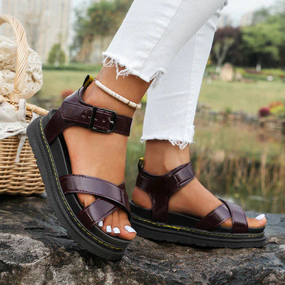 Sandali con plateau da donna con cinturini incrociati | Tempo libero