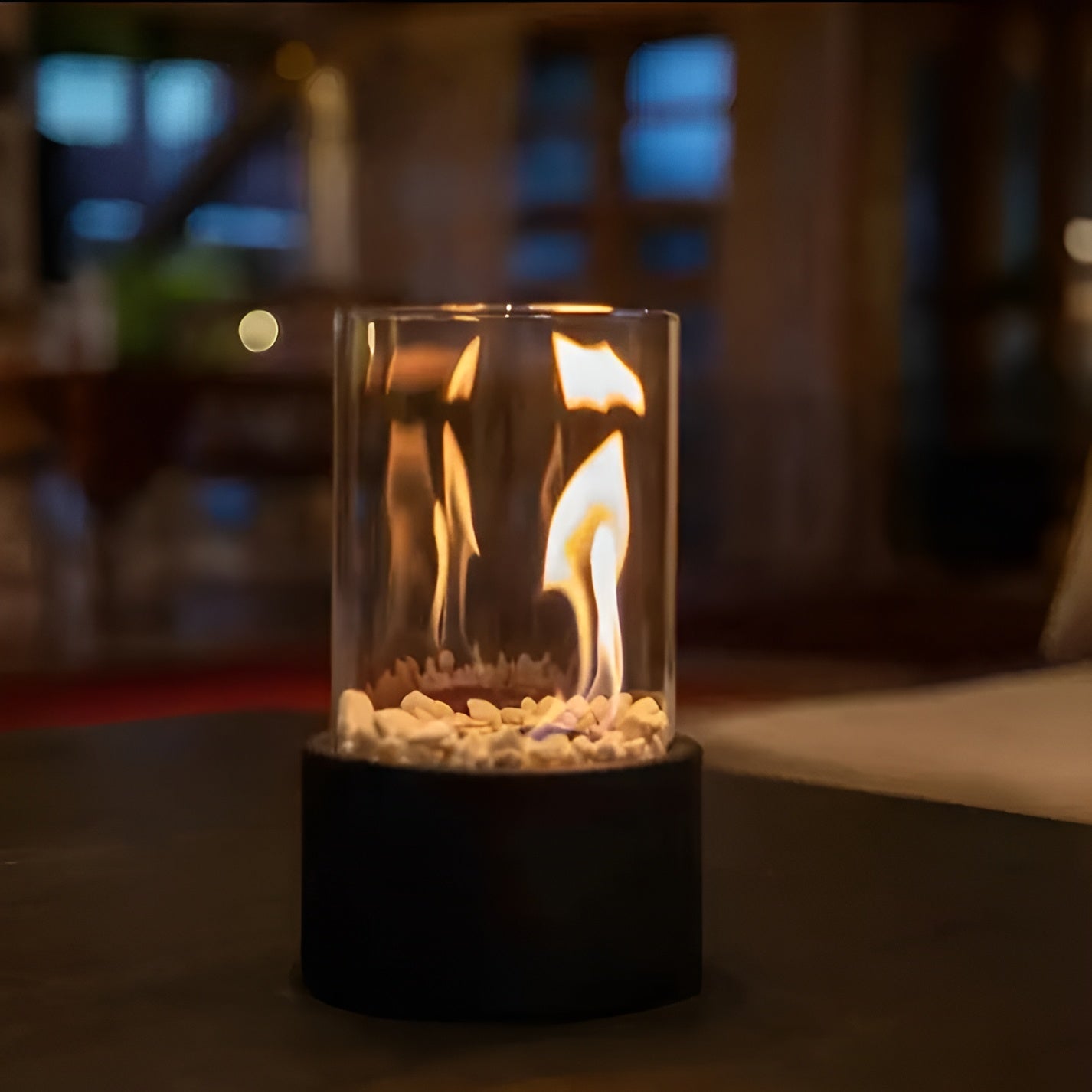 SleekFlame Tischkamin – Mini-Metallkamin mit Glaszylinder für den Innen- und Außenbereich 0