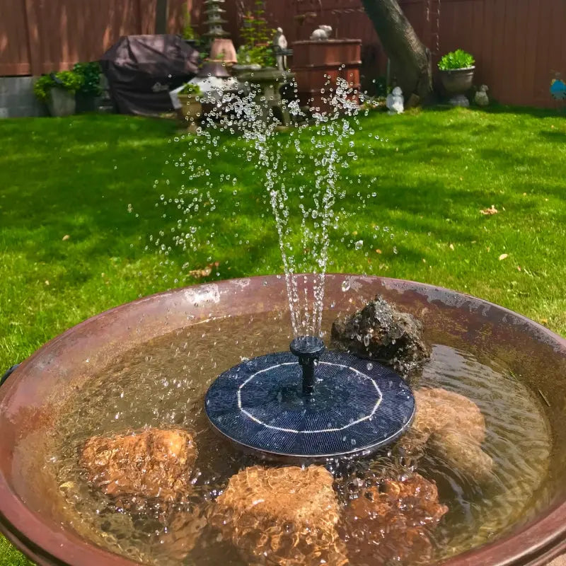 Solarbetriebene Springbrunnen für den Garten – energieeffizient, wartungsfrei, einstellbare Sprühmuster