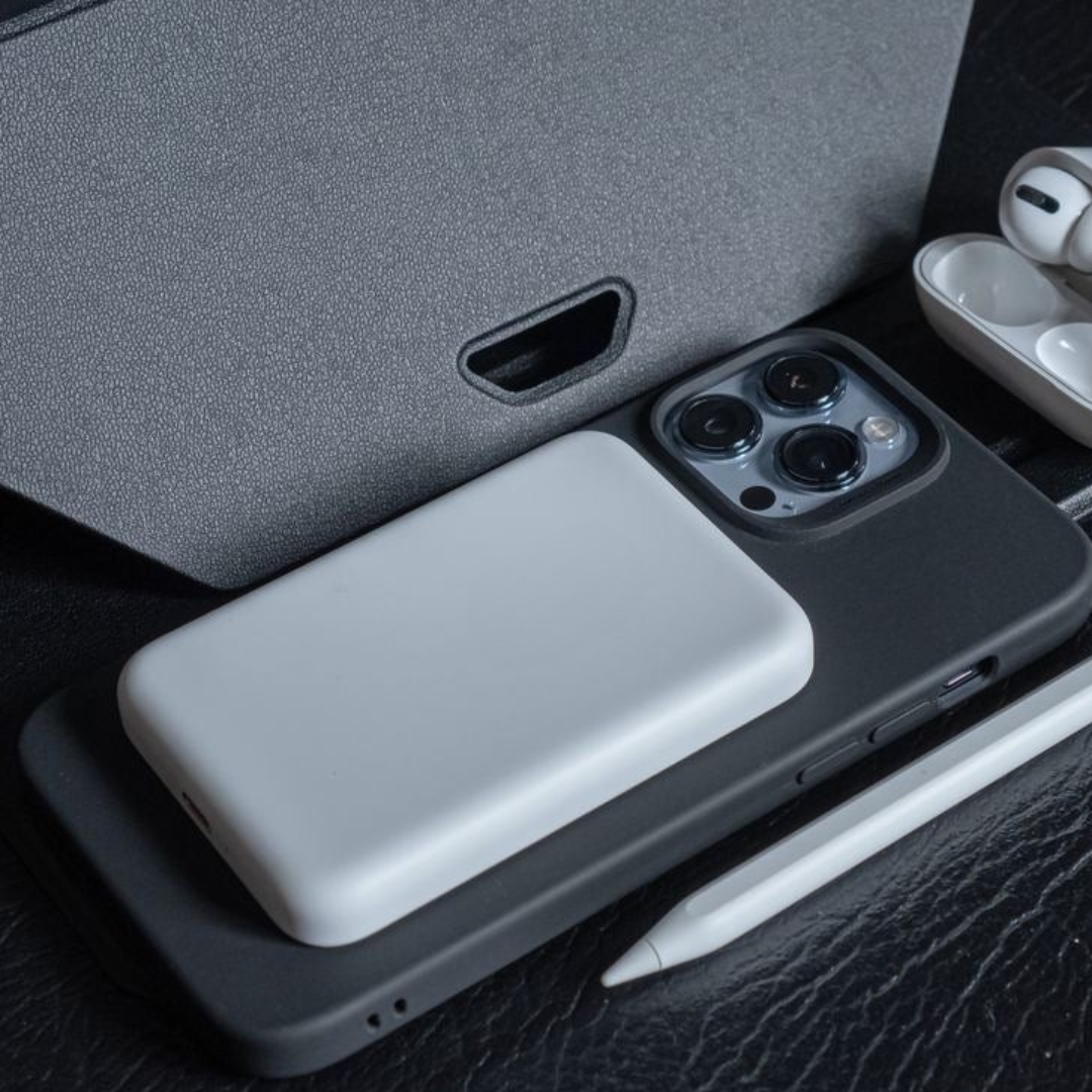 Tragbares MagSafe-Ladegerät von LuxCharge | Leistungsstarkes und elegantes Ladegerät für unterwegs