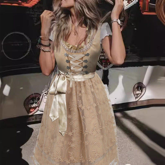 Vintage Apricot Dirndl mit Schürze – Oktoberfest | Klassischer Wiesn-Look in zarten Farben