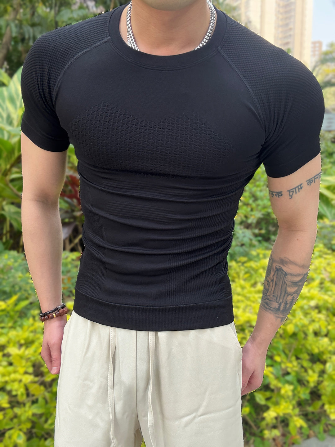 Herren Fitness Shirt | Körpernahes Kurzarmshirt | Definierte Silhouette | Moderner Activewear Look