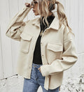 Übergroße Damenjacke aus Wollmischung mit Knopfleiste vorne und Pattentaschen auf der Brust – stylischer Wintermantel