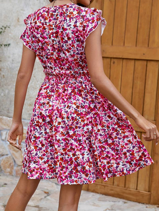 Damen Kleid – Femininer Chic mit V-Ausschnitt und Flügelärmeln