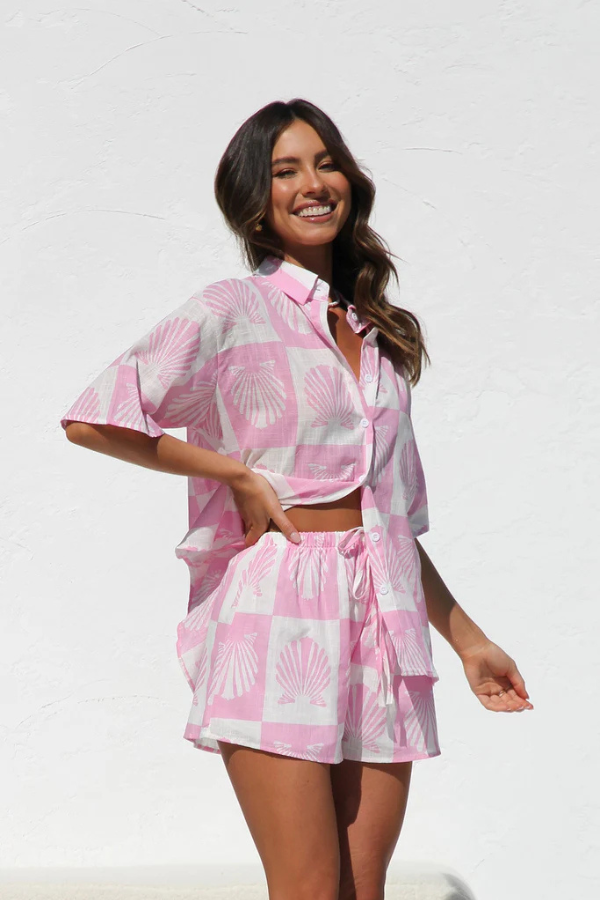 Damen Set aus elastischem Taillenhemd und Shorts mit Button-Down Design für Freizeit und Reisen