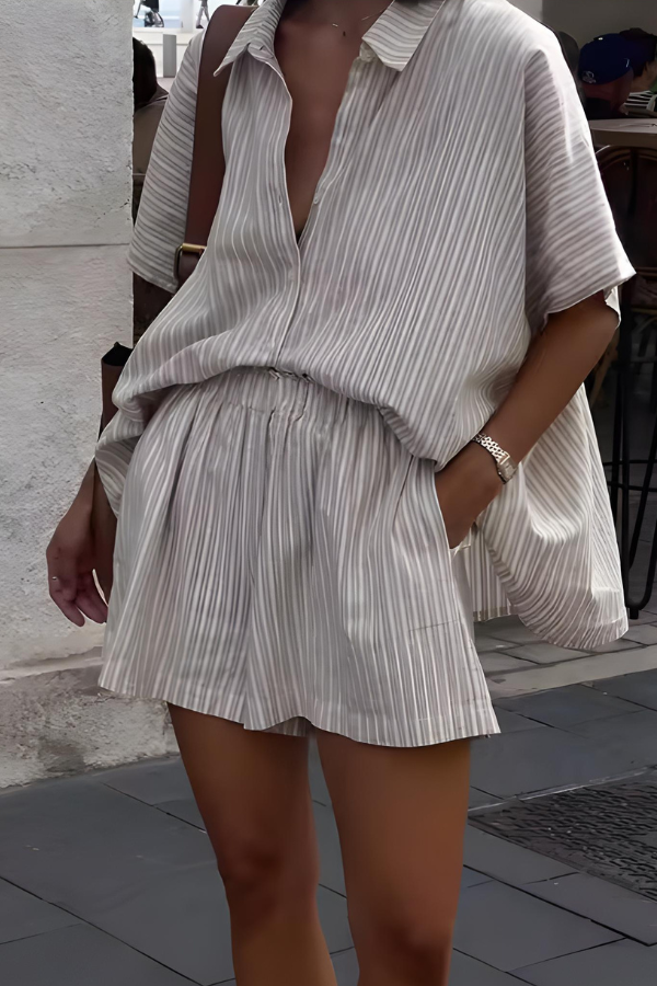 Damen Set aus gestreiftem Hemd und Shorts - Leichtes Button-Down-Hemd mit Shorts für den Sommerausflug