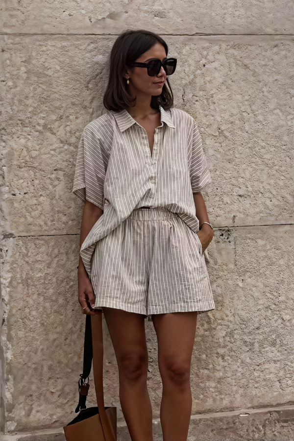 Damen Set aus gestreiftem Hemd und Shorts - Leichtes Button-Down-Hemd mit Shorts für den Sommerausflug