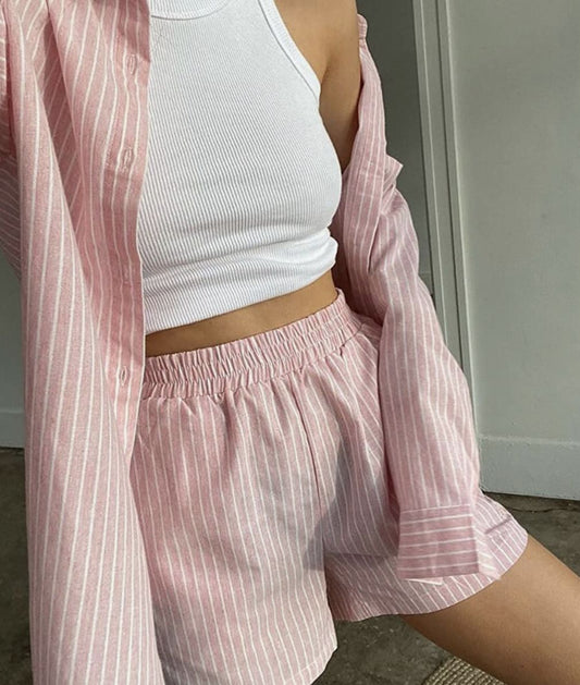 Damen Set – Gestreifter Sommerlook mit Shorts und Bluse