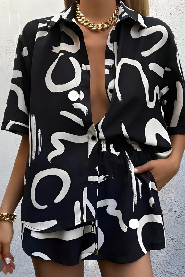 Damen-Shirt mit kurzen Ärmeln und Shorts mit abstraktem Design für einen bequemen Sommerlook