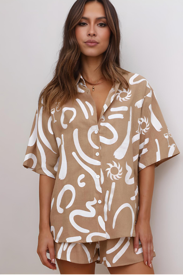 Damen-Shirt mit kurzen Ärmeln und Shorts mit abstraktem Design für einen bequemen Sommerlook