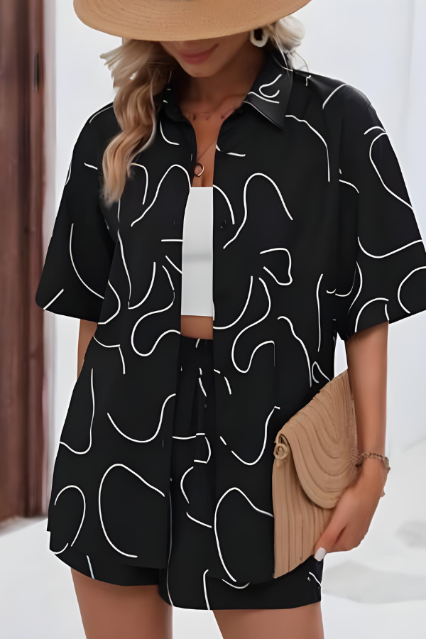 Damen-Shirt mit kurzen Ärmeln und Shorts mit abstraktem Design für einen bequemen Sommerlook
