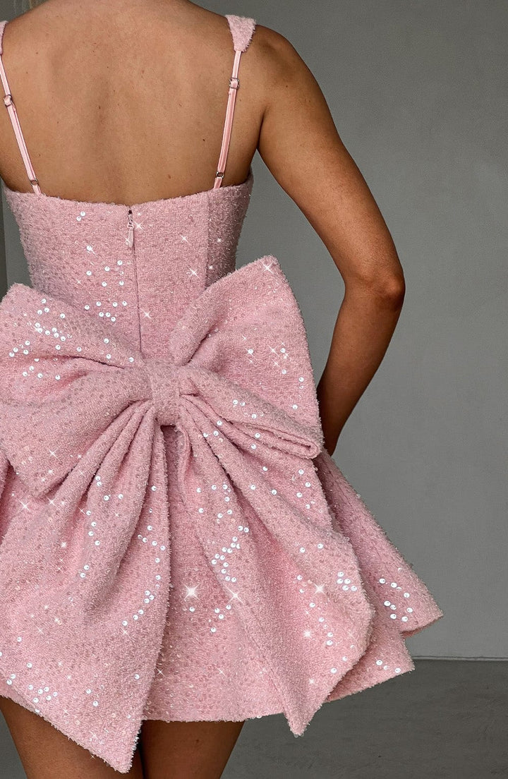 Damen Kleid Mit Eckigem Ausschnitt Breiten Trägern Und Ausgestelltem Rock | Mini