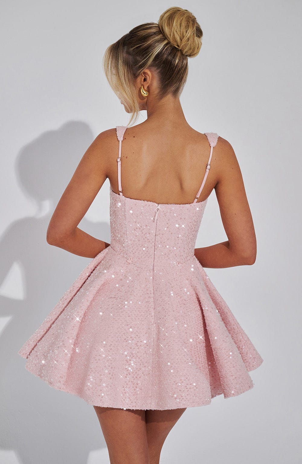 Damen Kleid Mit Eckigem Ausschnitt Breiten Trägern Und Ausgestelltem Rock | Mini