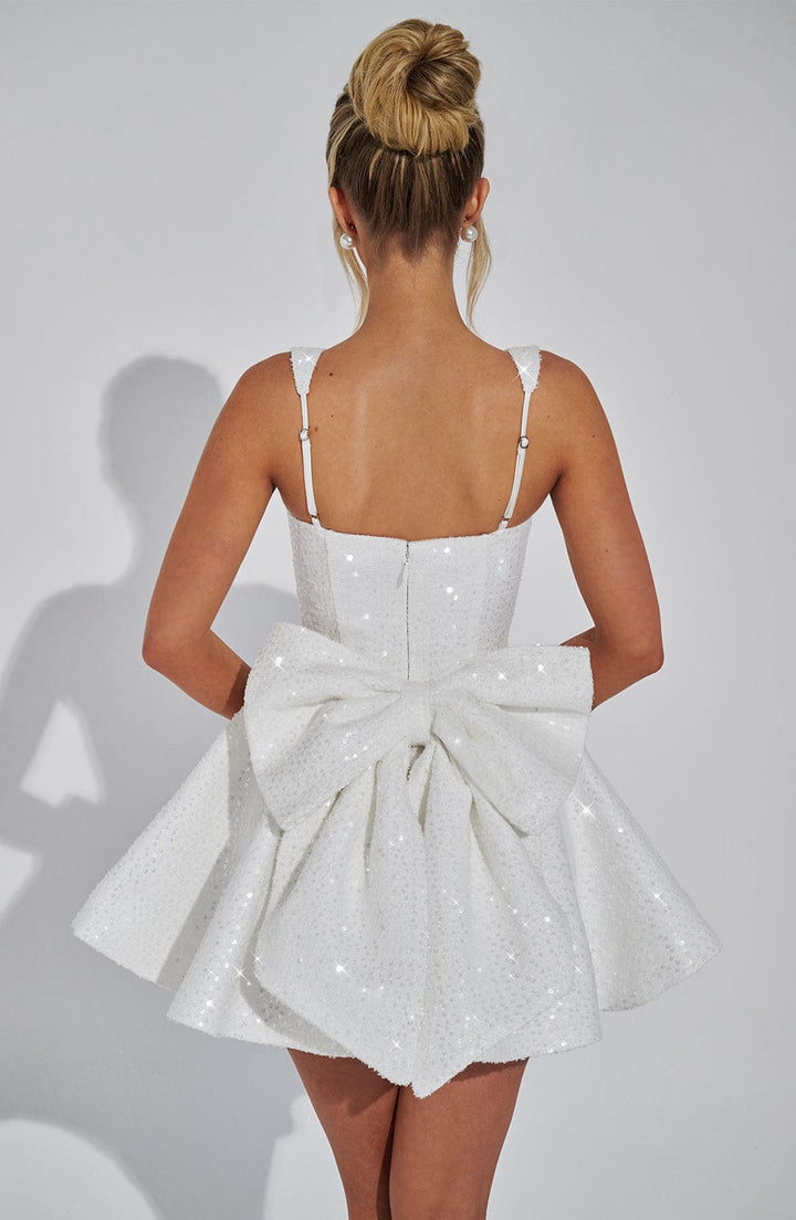 Damen Kleid Mit Eckigem Ausschnitt Breiten Trägern Und Ausgestelltem Rock | Mini