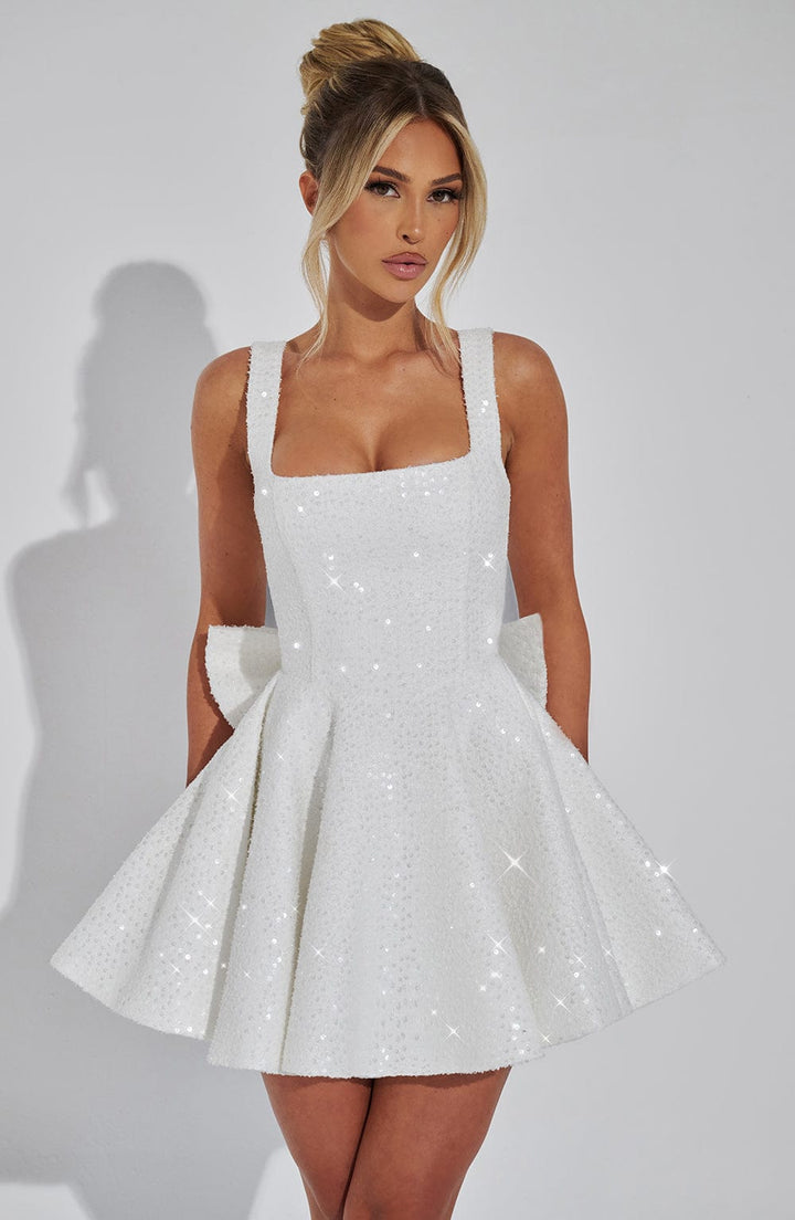 Damen Kleid Mit Eckigem Ausschnitt Breiten Trägern Und Ausgestelltem Rock | Mini