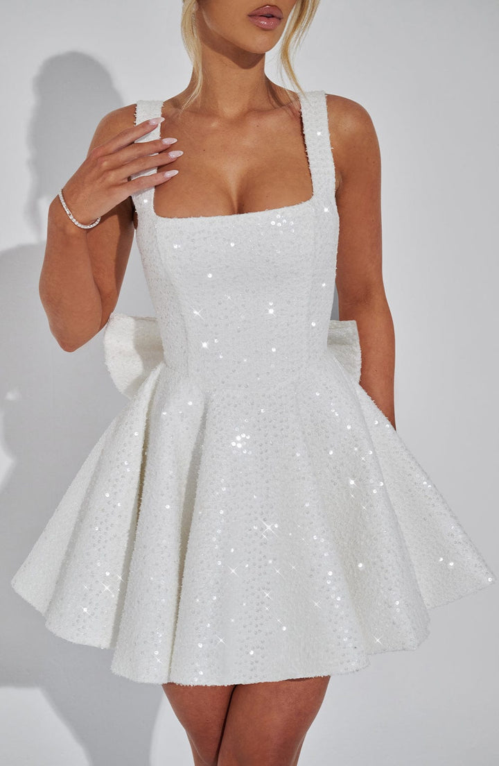 Damen Kleid Mit Eckigem Ausschnitt Breiten Trägern Und Ausgestelltem Rock | Mini