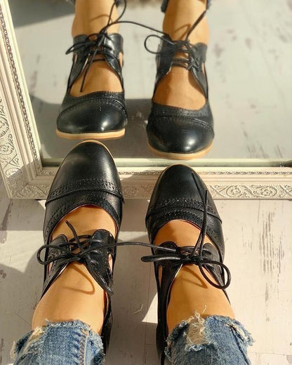 Scarpe da donna con ritagli e lacci | Classiche