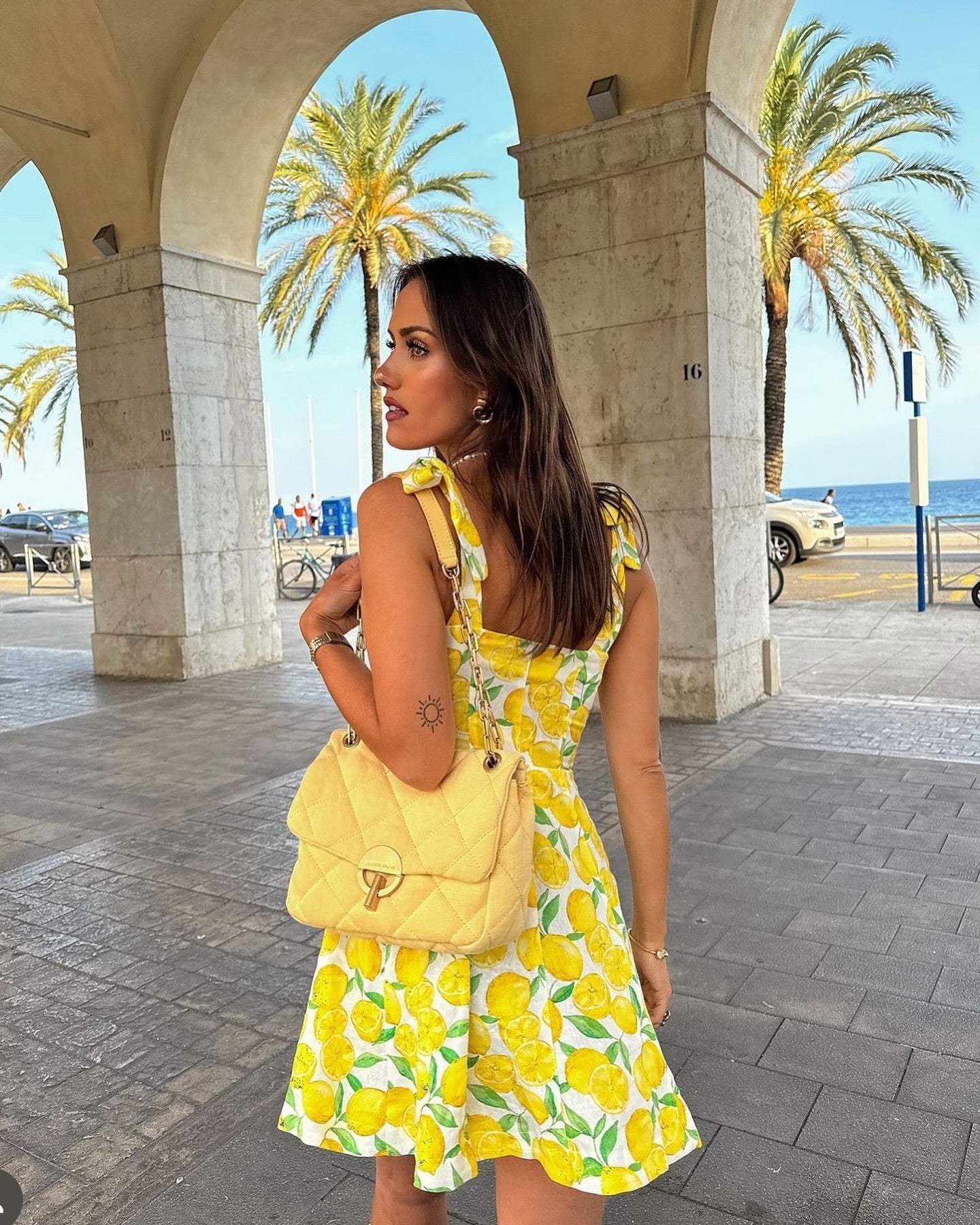 Minikleid Frauen mit Zitronenprint und Spaghetti-Trägern
