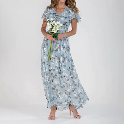 V-Ausschnitt und elegantes, modern geschnittenes, geblümtes Maxikleid
