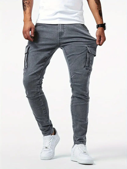 Jeans cargo da uomo a vestibilità slim con numerose tasche