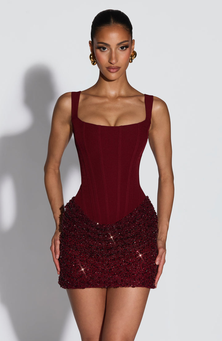 Damen Kleid Mit Eckigem Ausschnitt Breiten Trägern Bedeckt Mit Pailletten | Mini